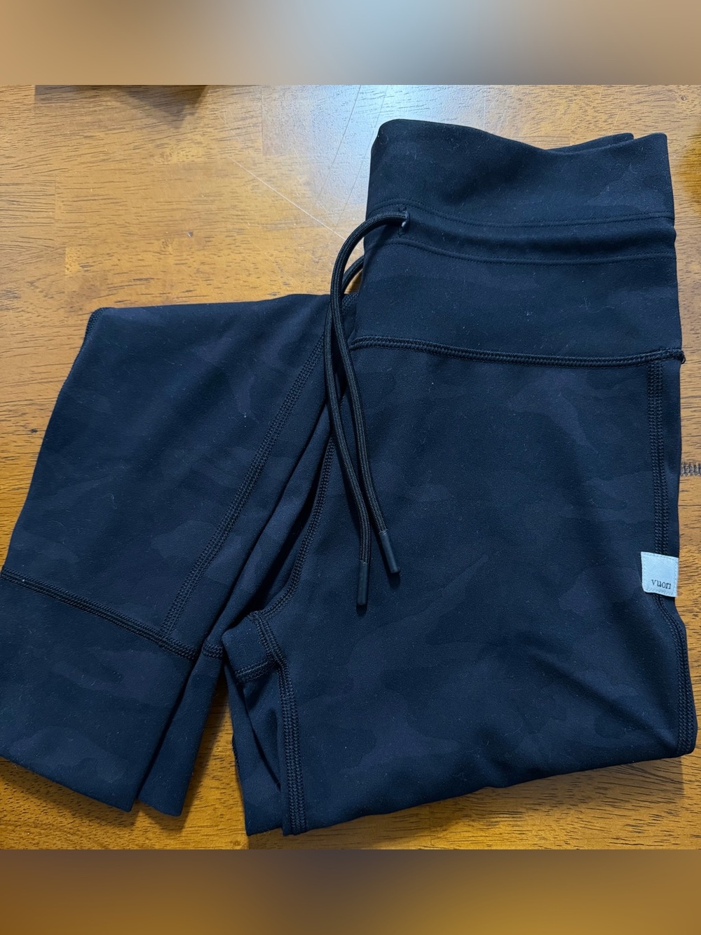 Pre-loved Vuori camo daily leggings